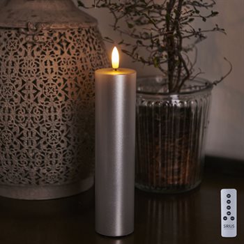 Sirius Sille Exclusive lys med 3D flamme. Ø5 - 20 cm højt. Sølv